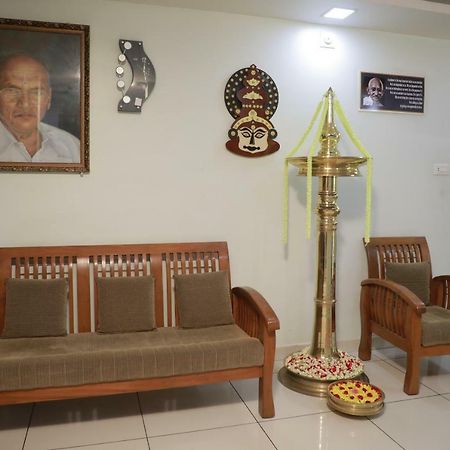 Pavithram Residency Bed & Breakfast Kollam Bagian luar foto