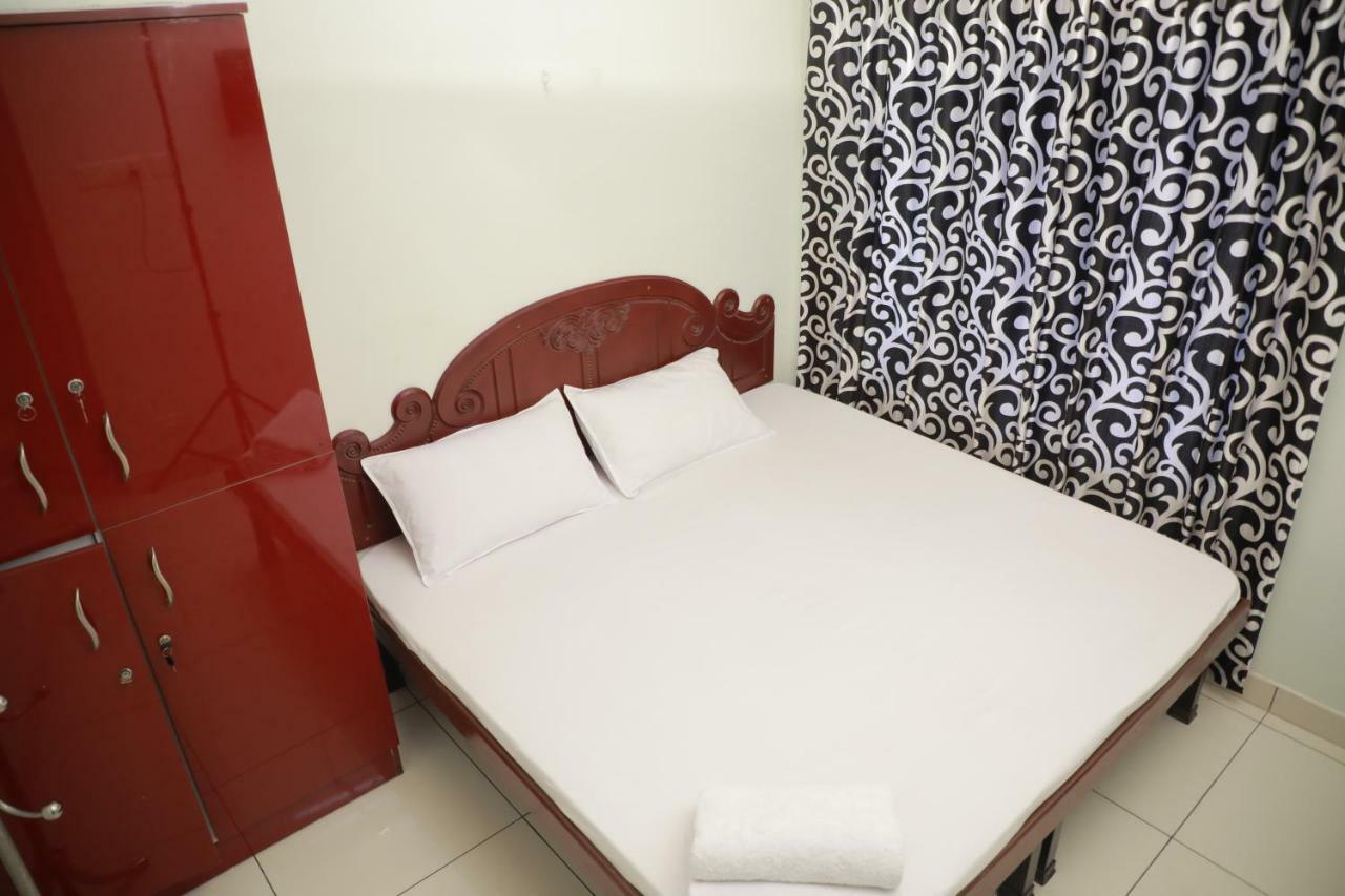 Pavithram Residency Bed & Breakfast Kollam Bagian luar foto