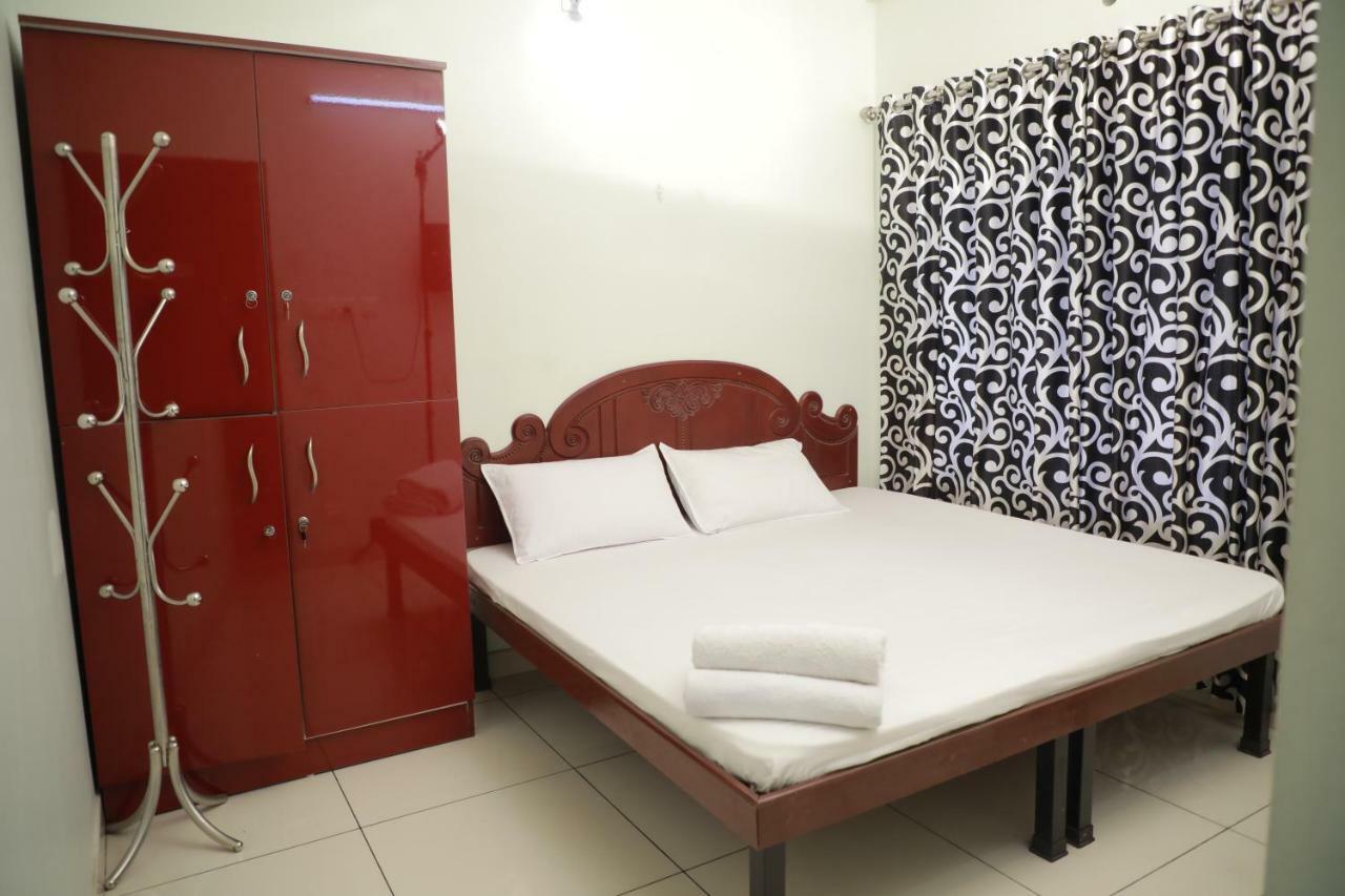 Pavithram Residency Bed & Breakfast Kollam Bagian luar foto
