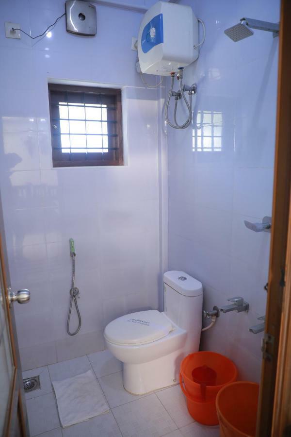 Pavithram Residency Bed & Breakfast Kollam Bagian luar foto