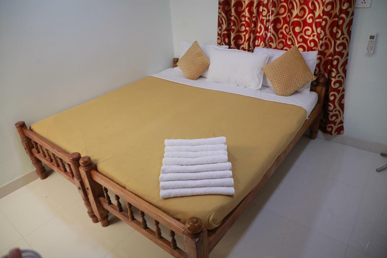 Pavithram Residency Bed & Breakfast Kollam Bagian luar foto
