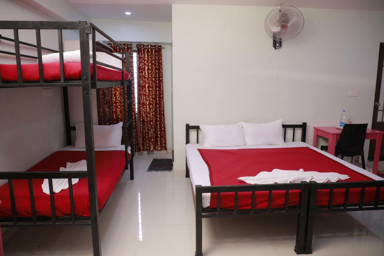 Pavithram Residency Bed & Breakfast Kollam Bagian luar foto