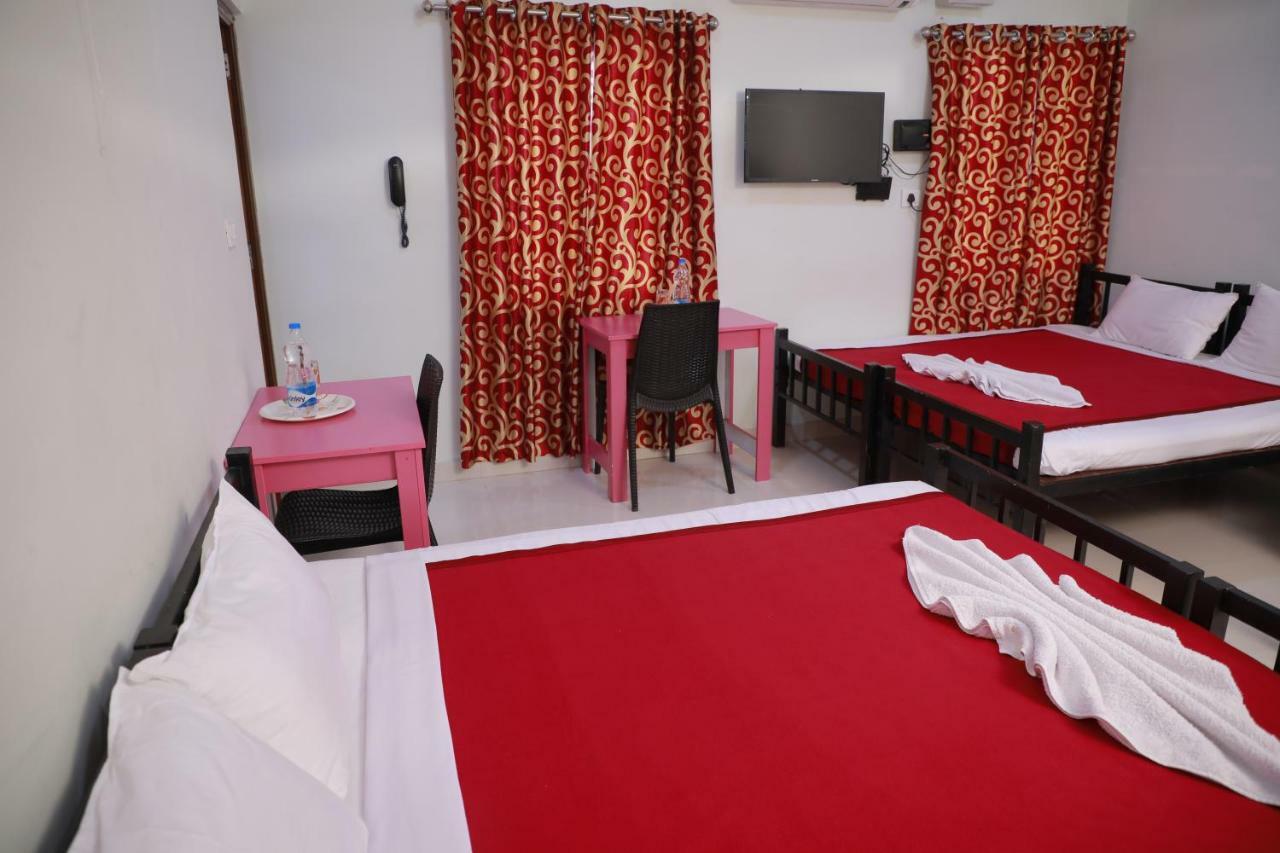 Pavithram Residency Bed & Breakfast Kollam Bagian luar foto